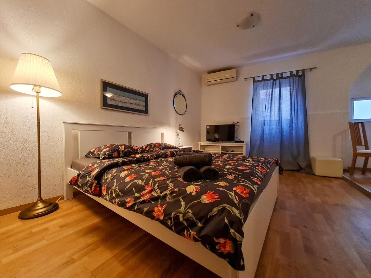 רוביני Old Town Apartments מראה חיצוני תמונה