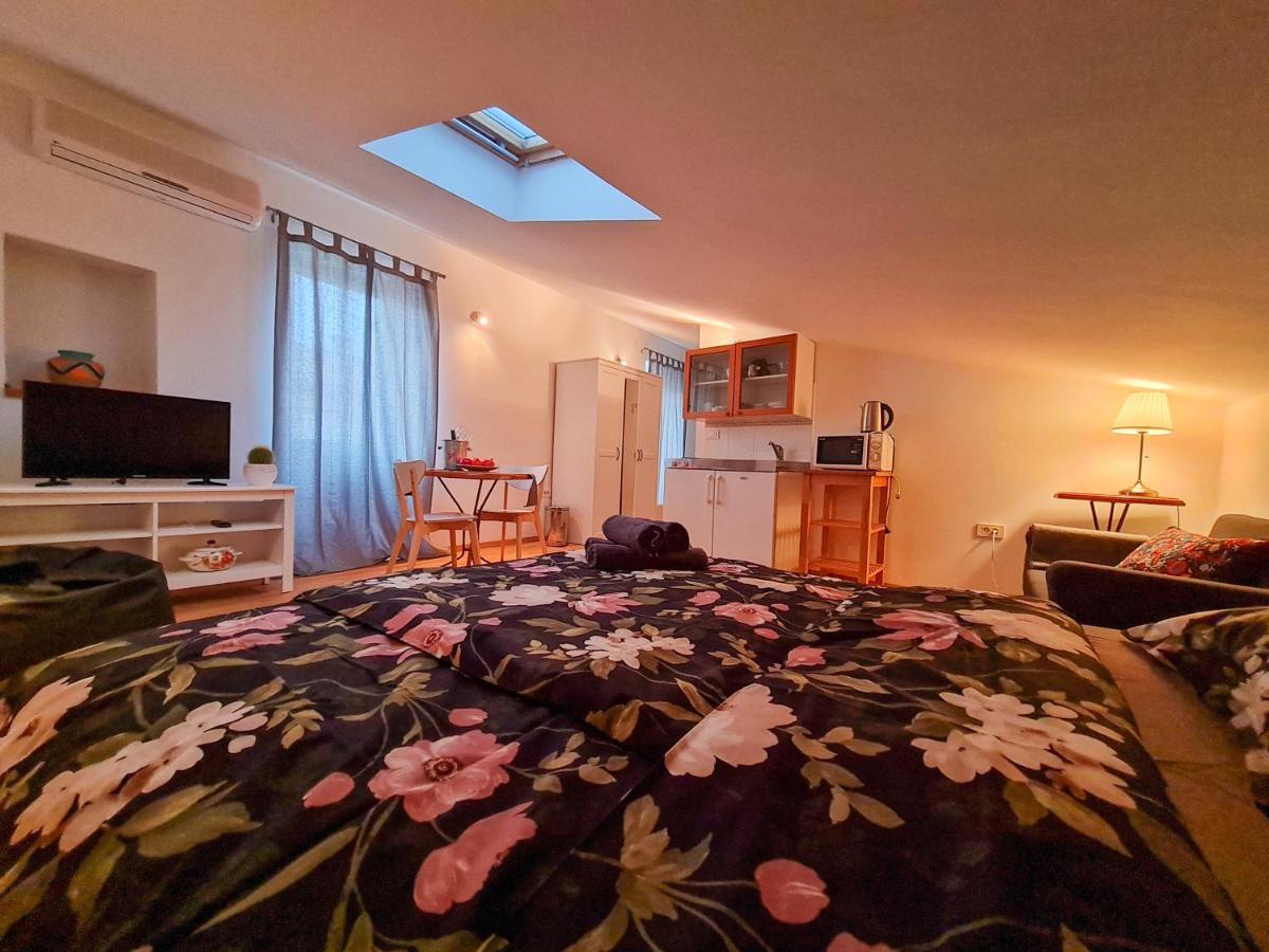 רוביני Old Town Apartments מראה חיצוני תמונה