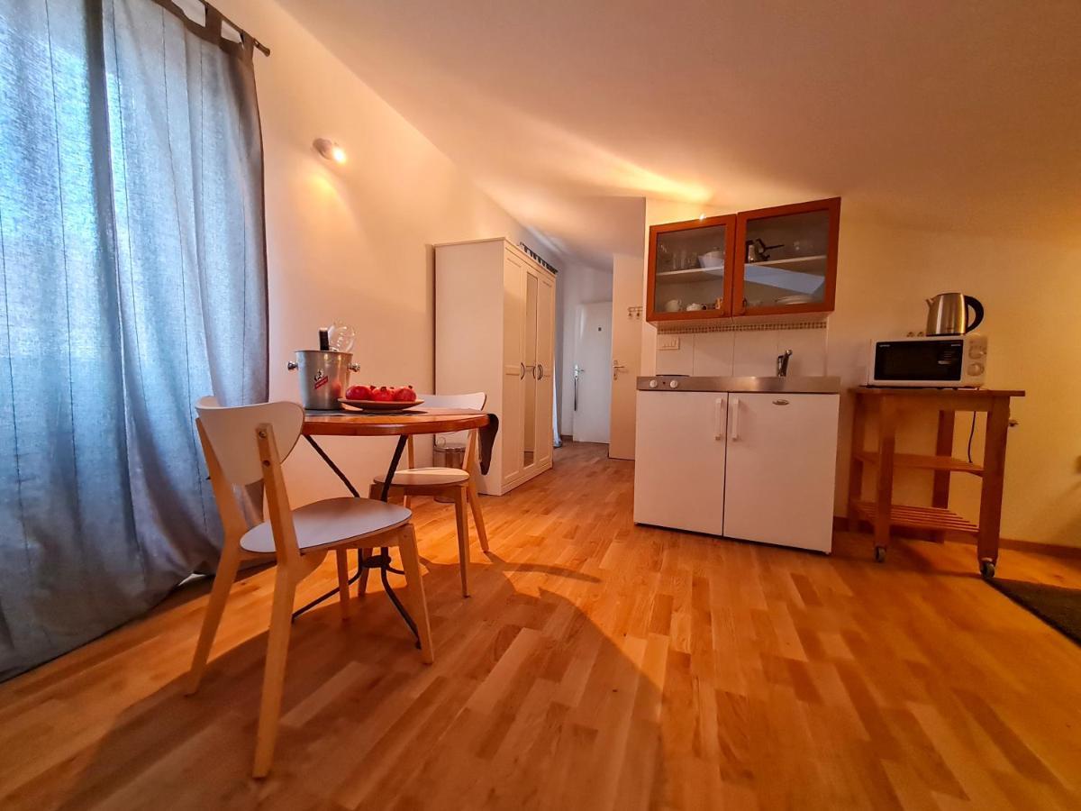 רוביני Old Town Apartments מראה חיצוני תמונה
