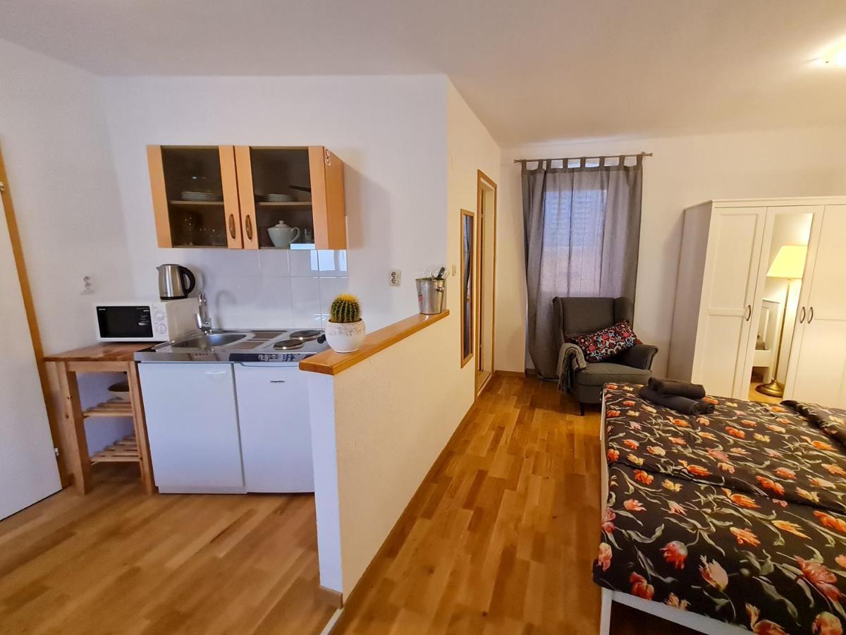 רוביני Old Town Apartments מראה חיצוני תמונה